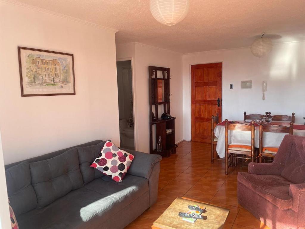a living room with a couch and a table at DepartamentoSantaInes in Viña del Mar