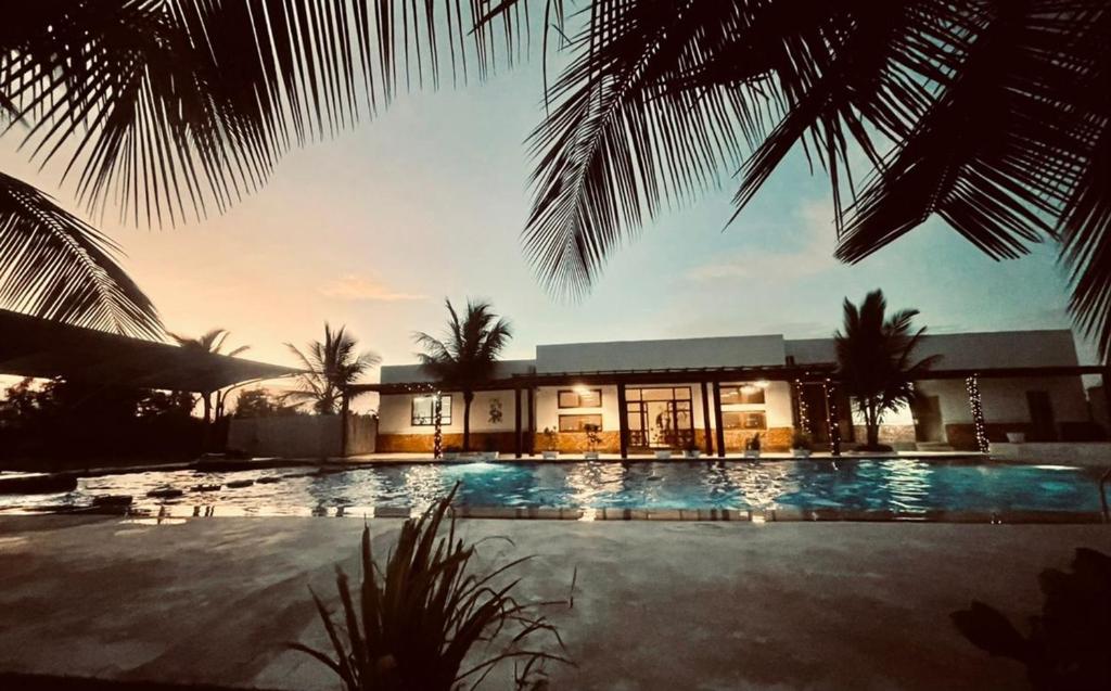 Bazén v ubytování Aquamarina Hotel nebo v jeho okolí