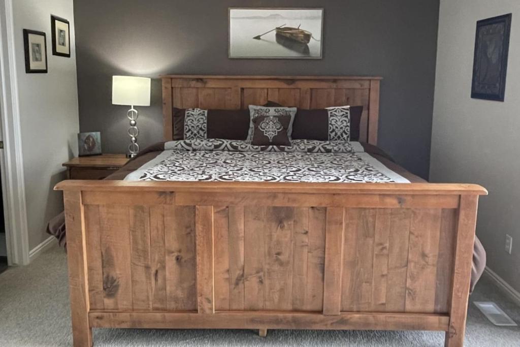 Voodi või voodid majutusasutuse Gorgeous Updated Lake View Condo 942 3 toas