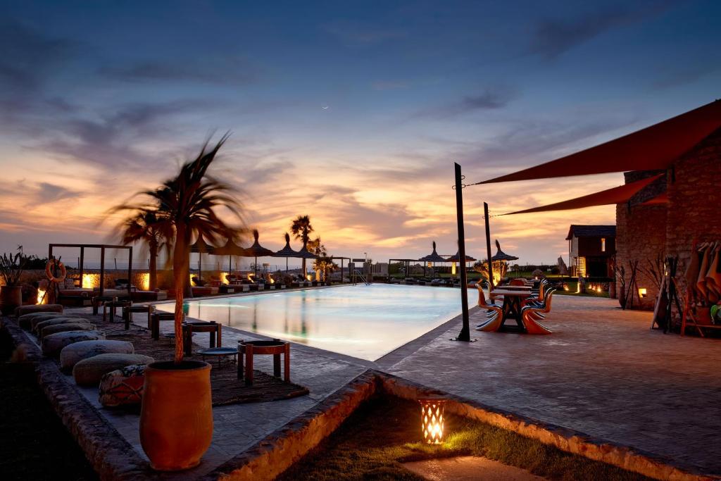 Bazén v ubytování BABERRIH Hôtel Hospitality Palaces & Resorts nebo v jeho okolí