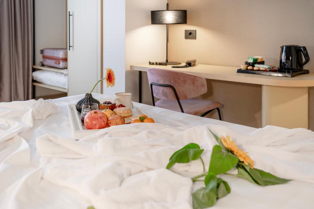 Postel nebo postele na pokoji v ubytování BISCARDI Hotel