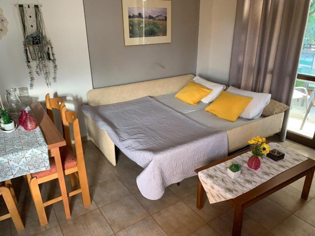 Postel nebo postele na pokoji v ubytování Katerina's SeaSide