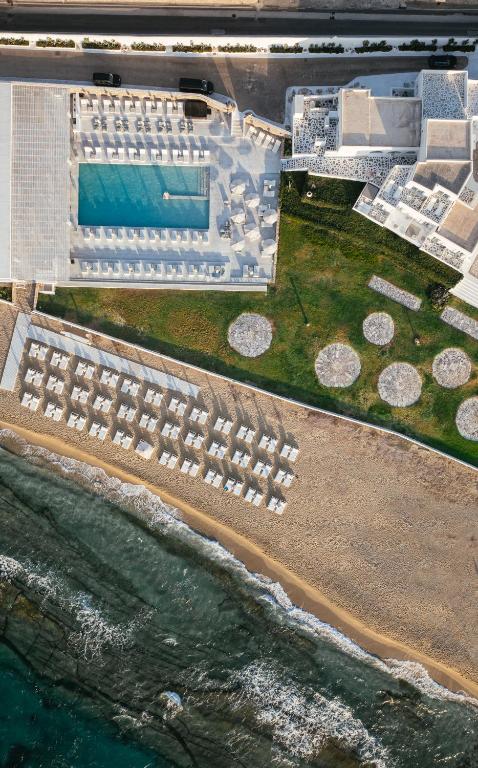 Bazén v ubytování Mykonos Bay Resort & Villas nebo v jeho okolí