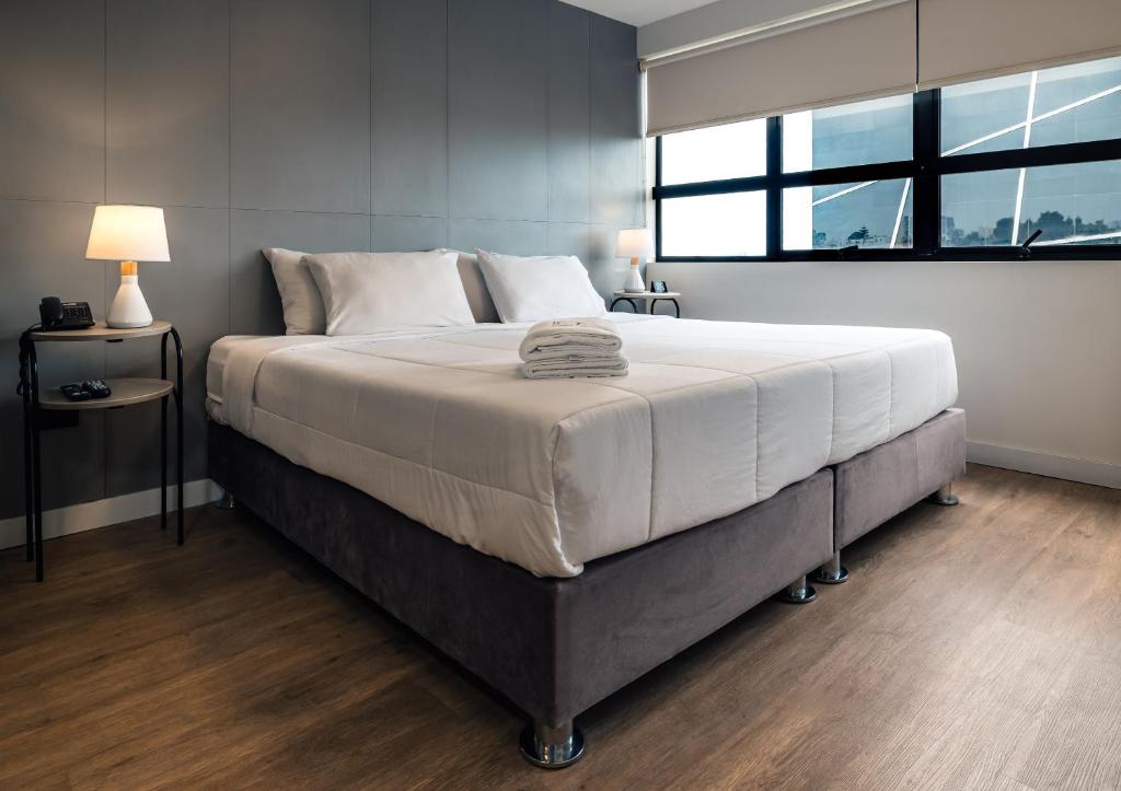 Postel nebo postele na pokoji v ubytování Miraflores Suites Centro