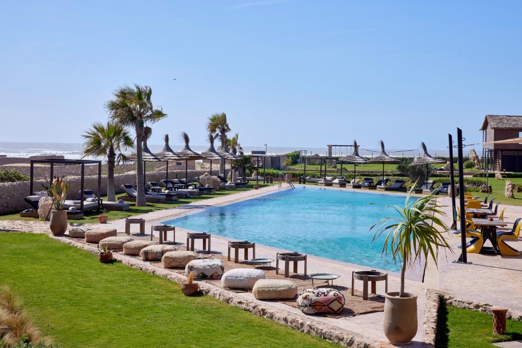 Bazén v ubytování BABERRIH Hôtel Hospitality Palaces & Resorts nebo v jeho okolí