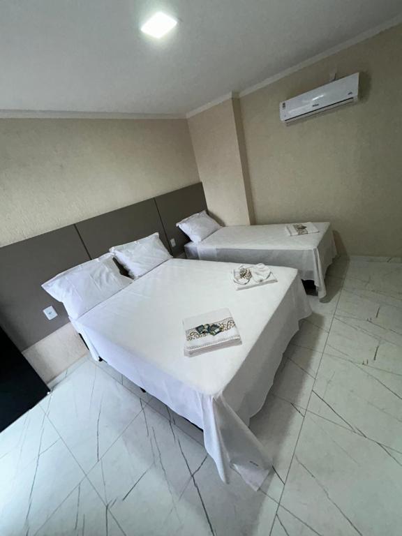 Postel nebo postele na pokoji v ubytování Hotel Aris
