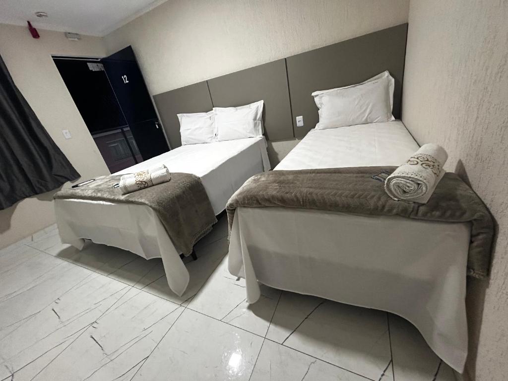 Postel nebo postele na pokoji v ubytování Hotel Aris