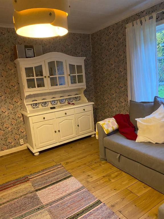 Posezení v ubytování Kleines Haus in Schweden