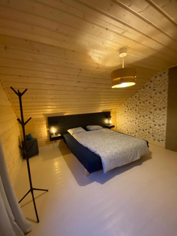 Postel nebo postele na pokoji v ubytování Kleines Haus in Schweden