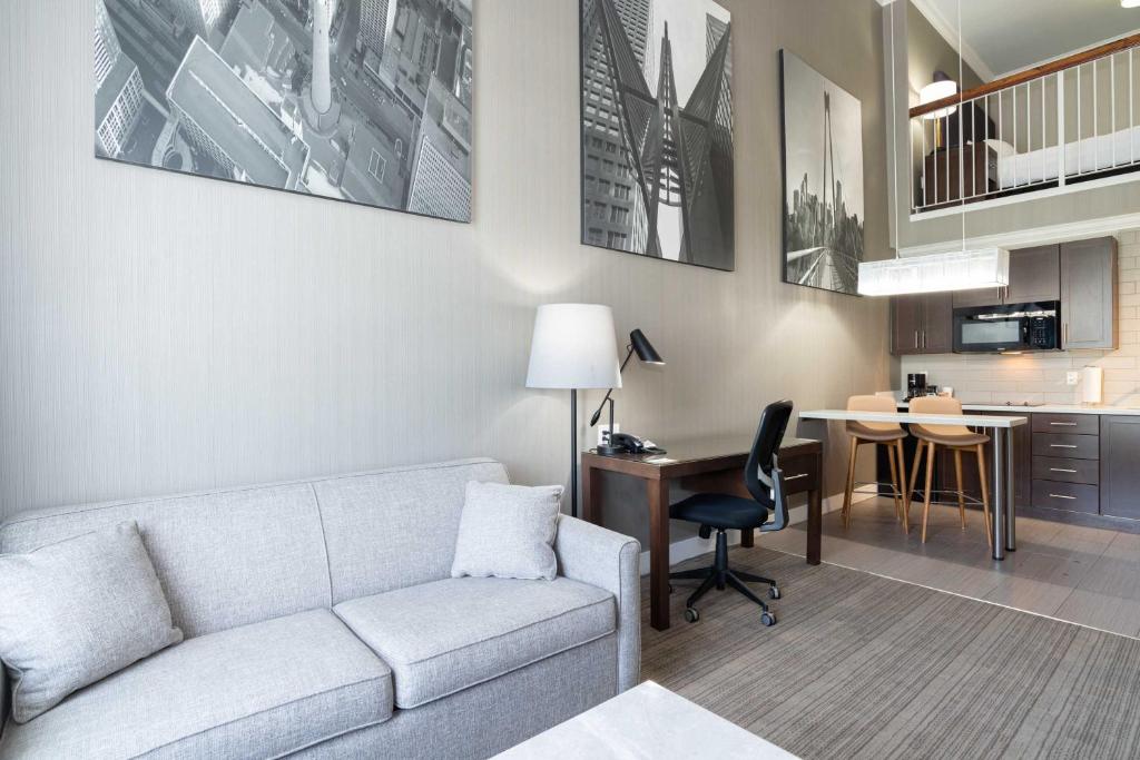 Sandman Signature Winnipeg Airport Hotel & Suites - Resim 42