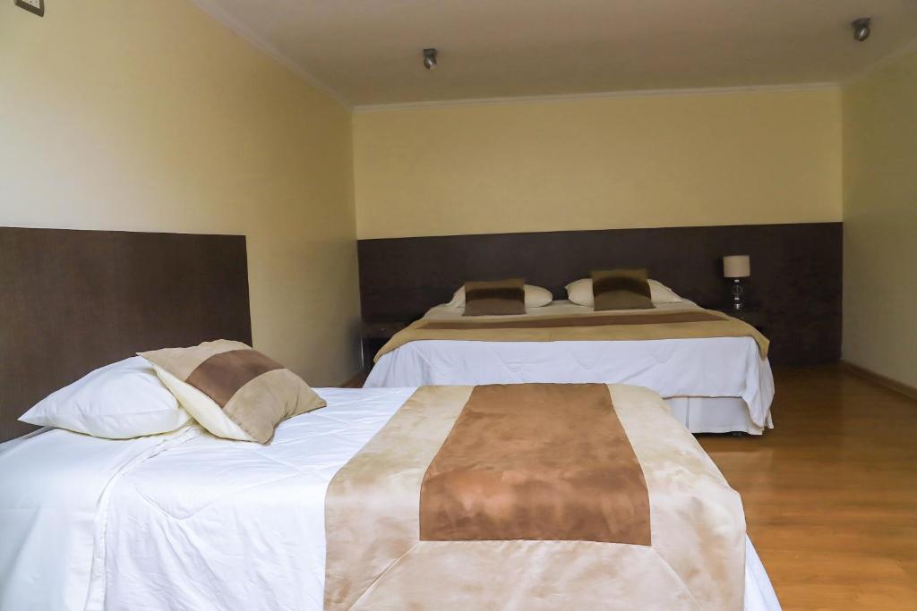 Postel nebo postele na pokoji v ubytování Vitrali Suite
