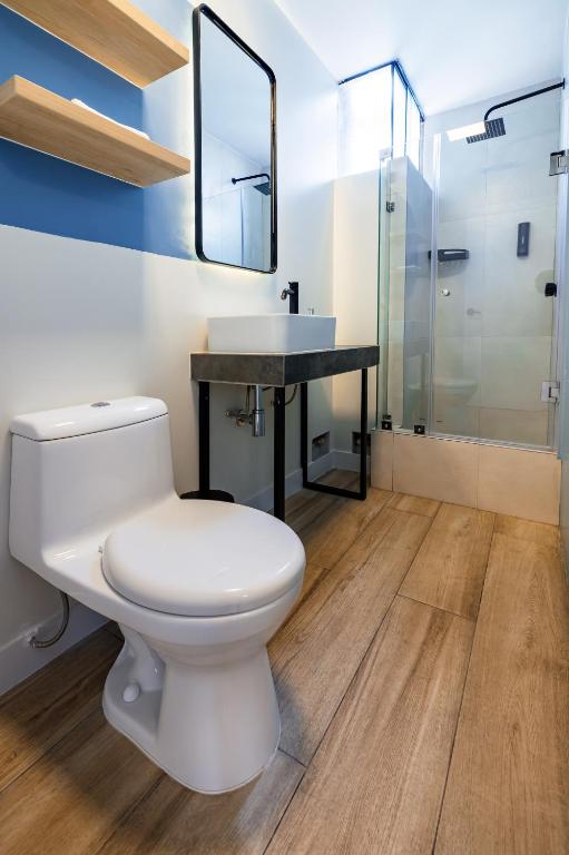 Koupelna v ubytování Miraflores Suites Centro