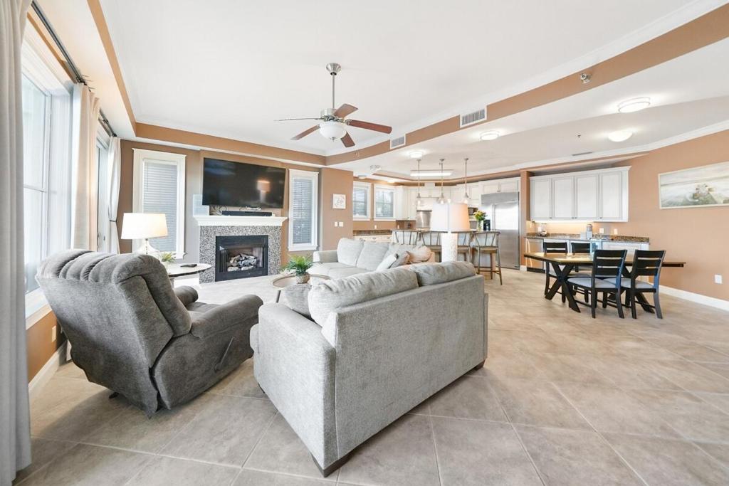 Χώρος καθιστικού στο Carillon Sunset 101