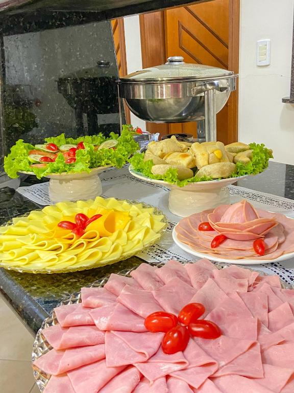 Comida no hotel ou em algum lugar perto