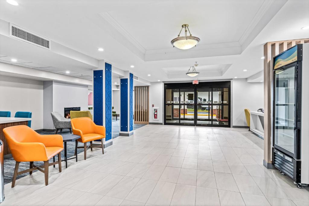 Posezení v ubytování Holiday Inn Express & Suites Carneys Point - Pennsville by IHG