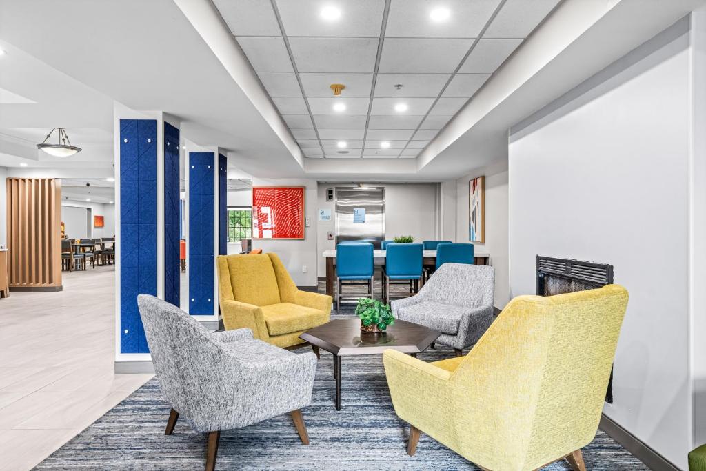 Posezení v ubytování Holiday Inn Express & Suites Carneys Point - Pennsville by IHG