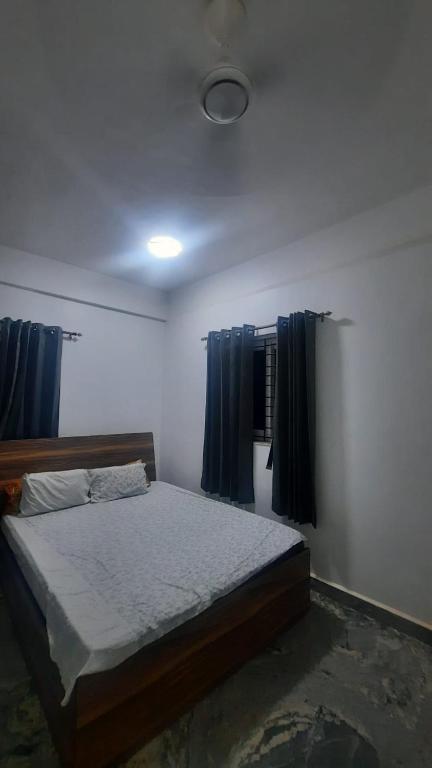 Postel nebo postele na pokoji v ubytování ShivSangit HomeStay