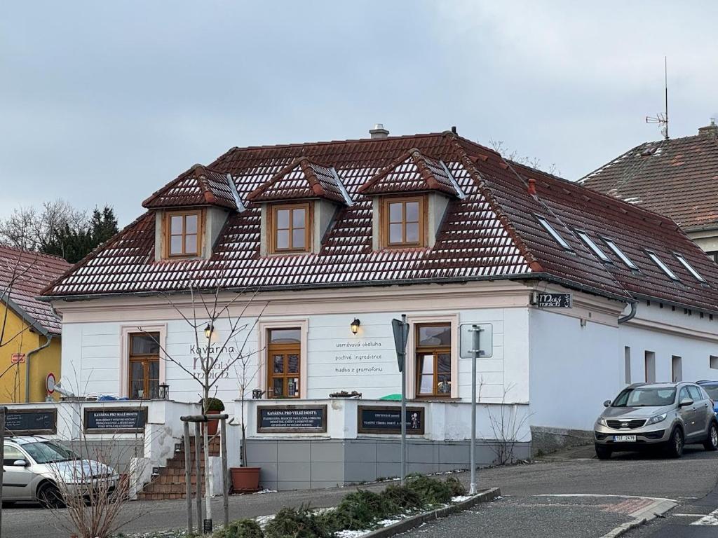 Byggingin sem gistiheimilið er í