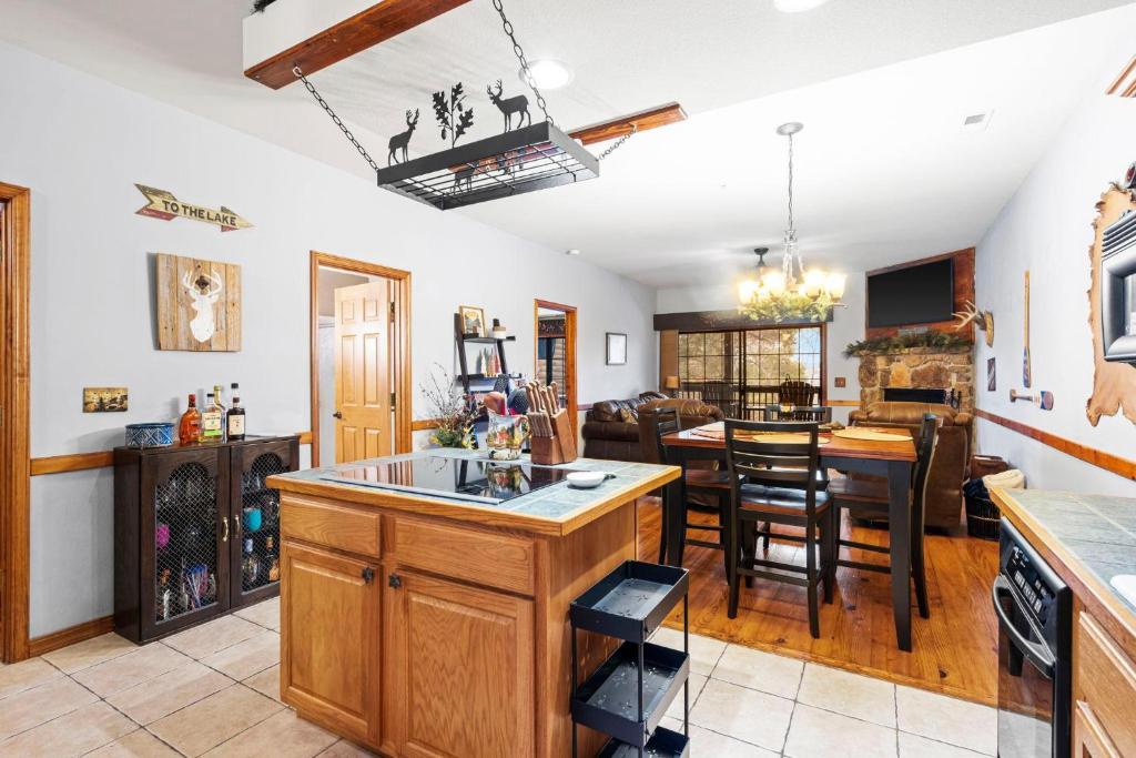Η κουζίνα ή μικρή κουζίνα στο 2BR Village At Indian Point 2002 near SDC - Free Tickets Daily up to $500