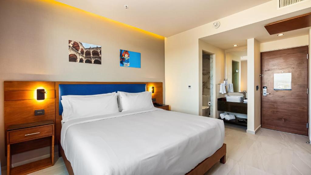 Postel nebo postele na pokoji v ubytování Hampton By Hilton Queretaro Juriquilla