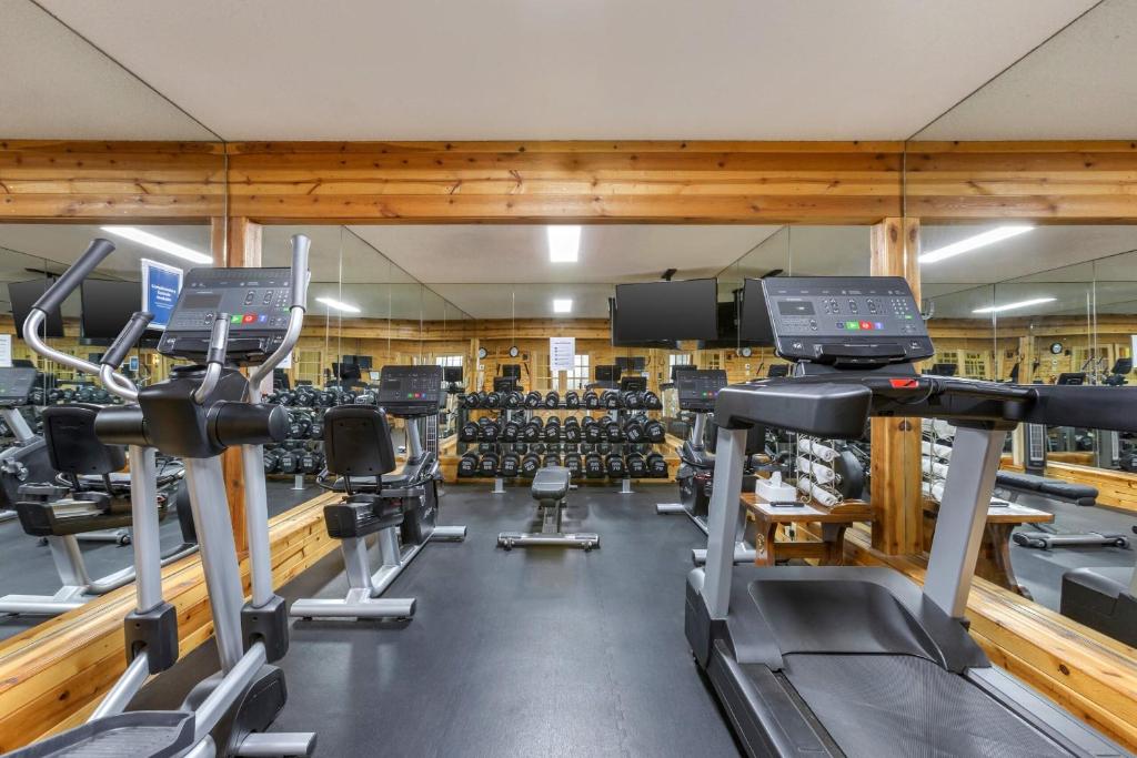 Fitness centrum a/nebo fitness zařízení v ubytování Kohl's Ranch Lodge