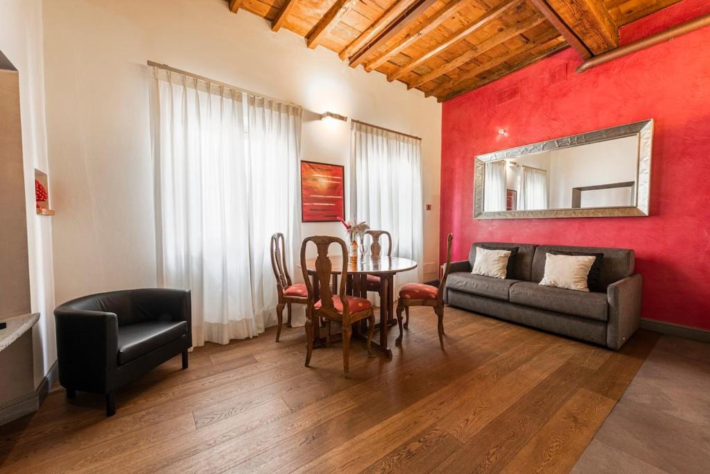 Cosy Suites in Glamorous Santo Spirito PLUS