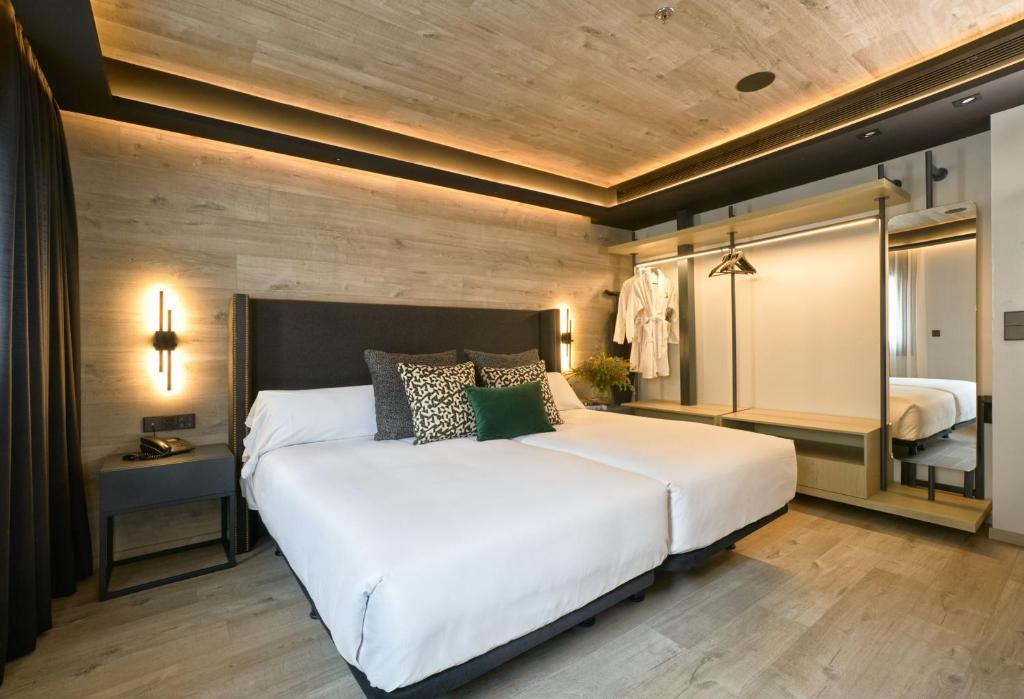 
Exterior Superior Double or Twin Room Aduana Street
