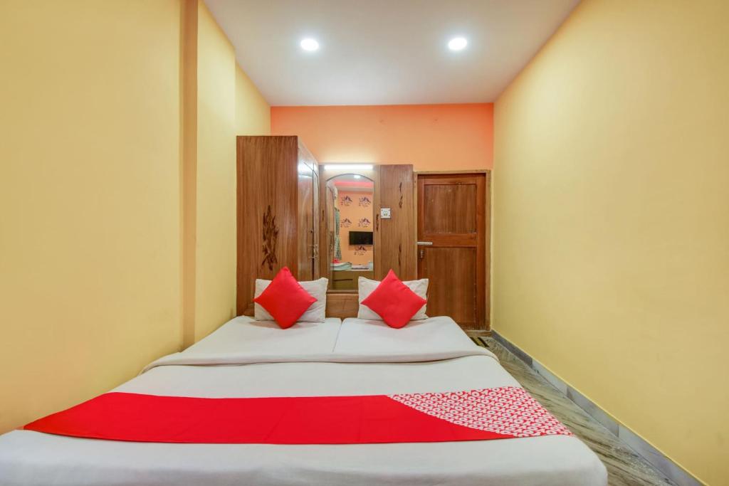 Postel nebo postele na pokoji v ubytování Super Hotel O Priyal Amrit Sagar