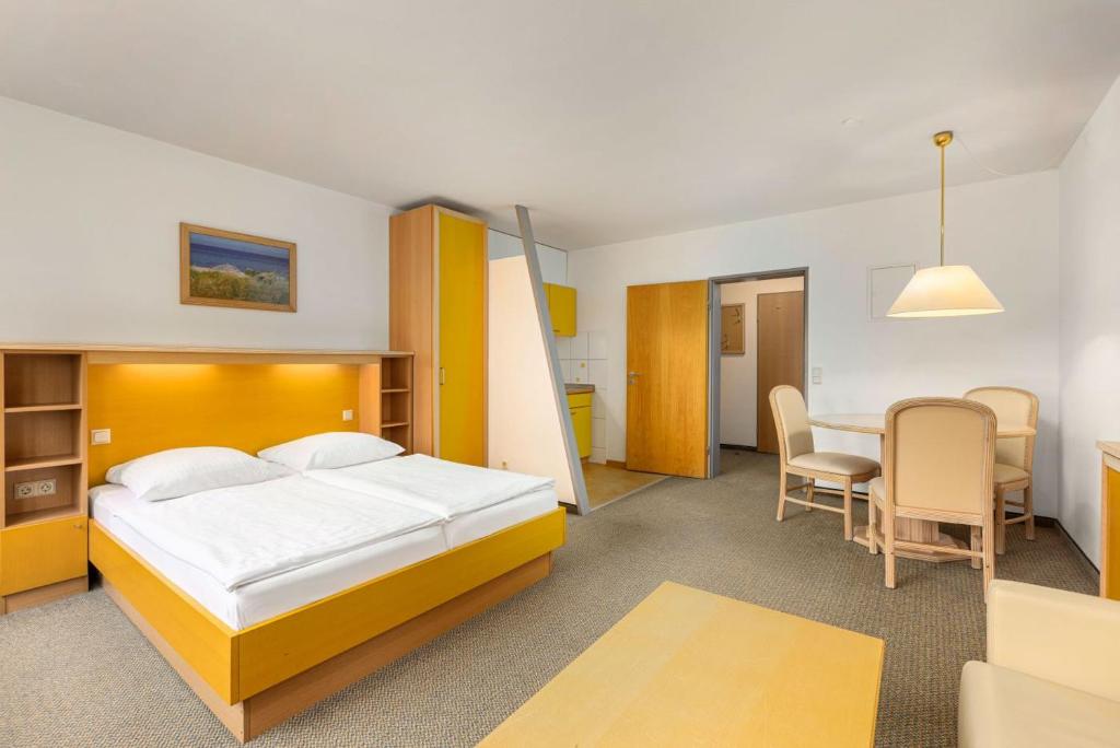 Voodi või voodid majutusasutuse IFA Fehmarn Hotel & Ferien-Centrum toas