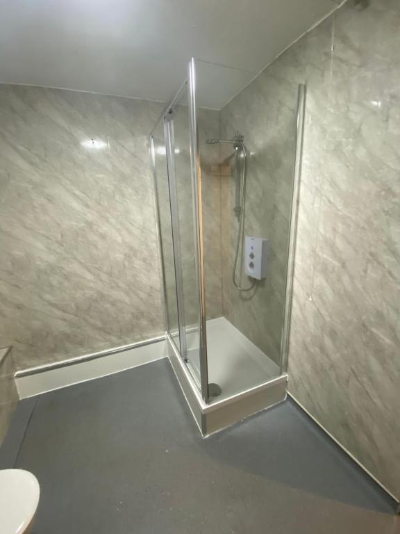 Et badeværelse på Town centre apartment