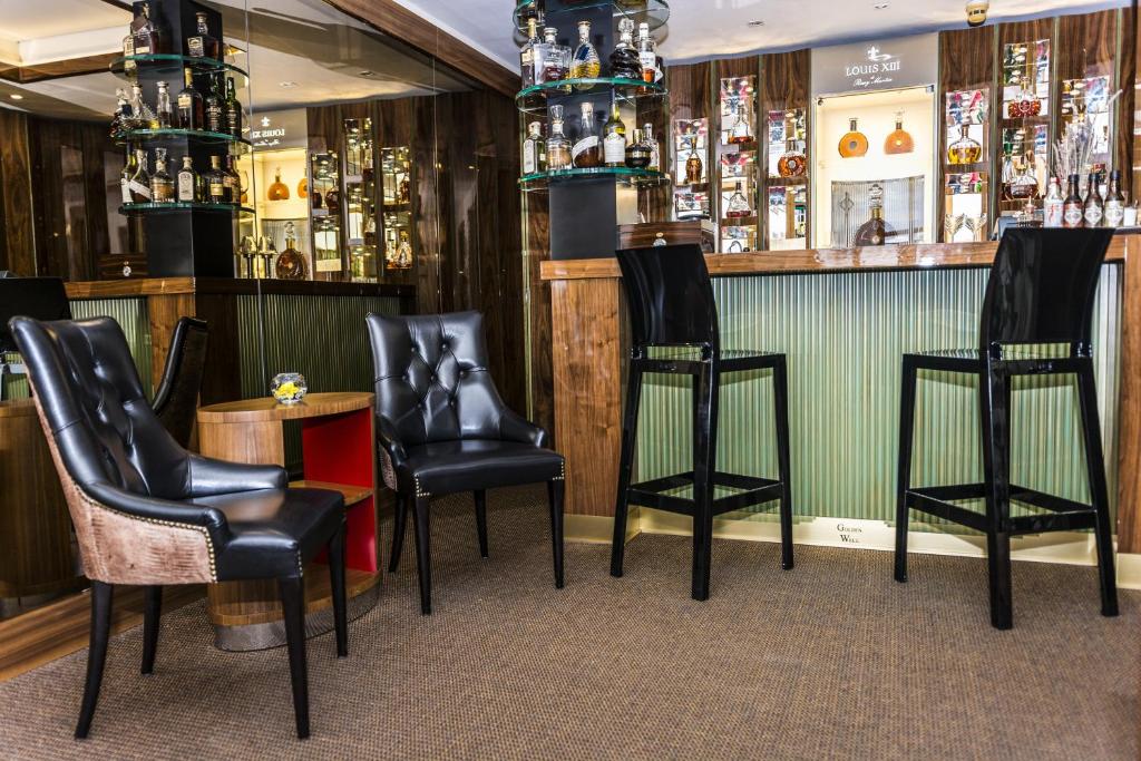 Golden Well - Resim 14