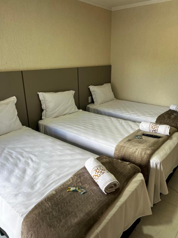 Postel nebo postele na pokoji v ubytování Hotel Aris