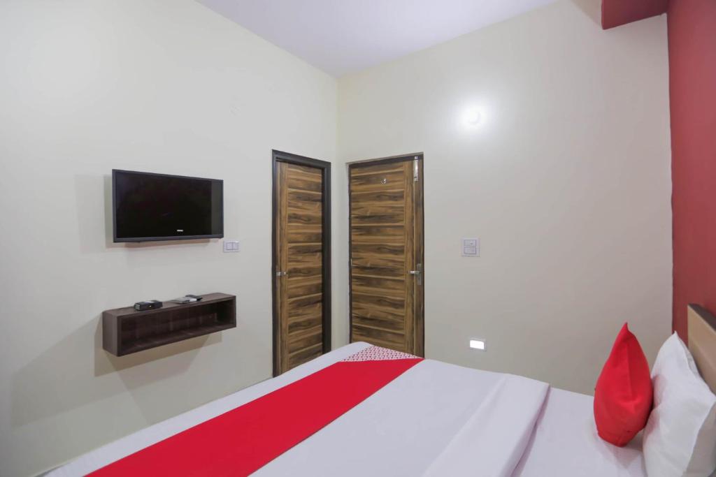 Postel nebo postele na pokoji v ubytování Hotel O Sewa Residency