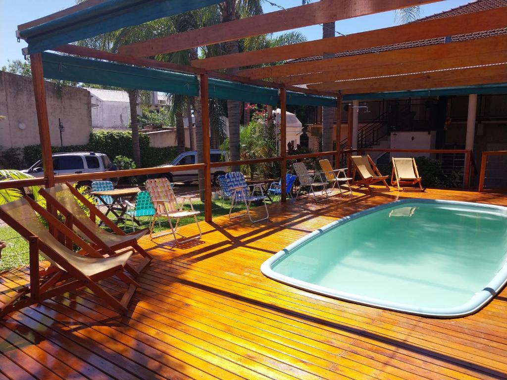Bazén v ubytování Le Soleil Apart Hotel nebo v jeho okolí
