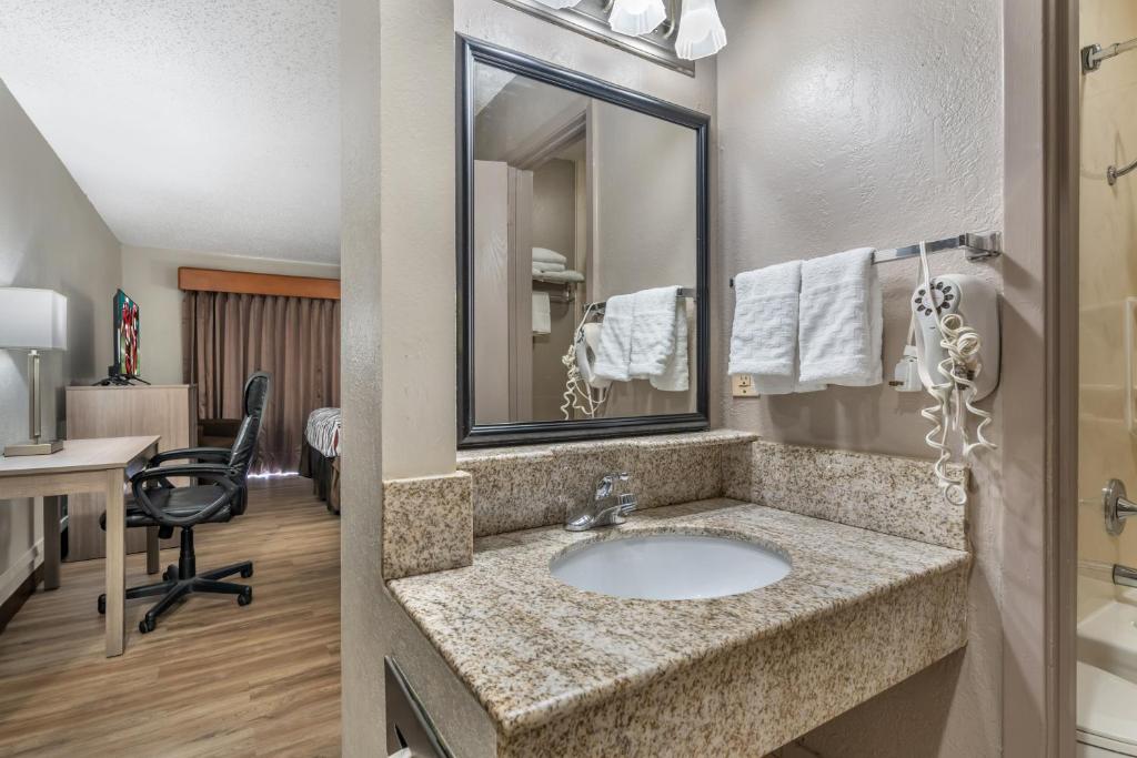 Red Roof Inn & Suites Sulphur Springs - Deluxe King Room Non-fumeur