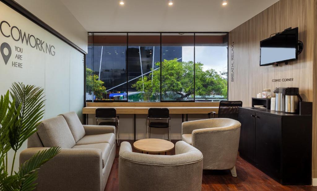 Posezení v ubytování Miraflores Suites Centro