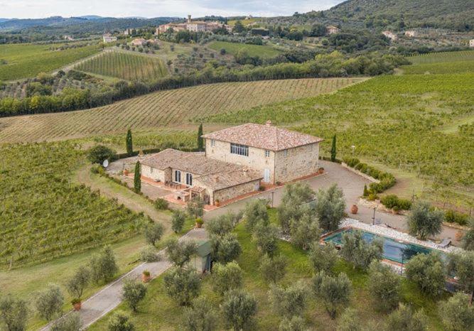 an aerial view of a house with a swimming pool at Relais Casanova in San Gusmè