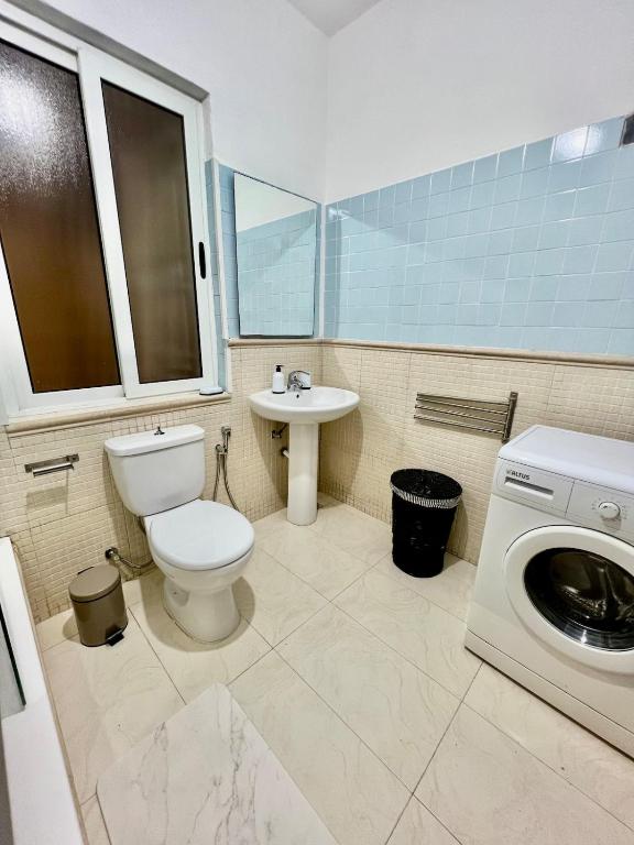 Koupelna v ubytování Stylish 2BR in central StJulians