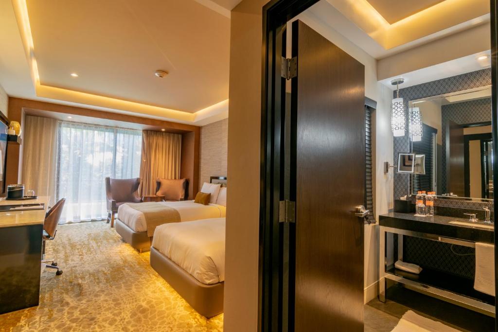 Postel nebo postele na pokoji v ubytování K Tower Boutique Hotel By Lucerna