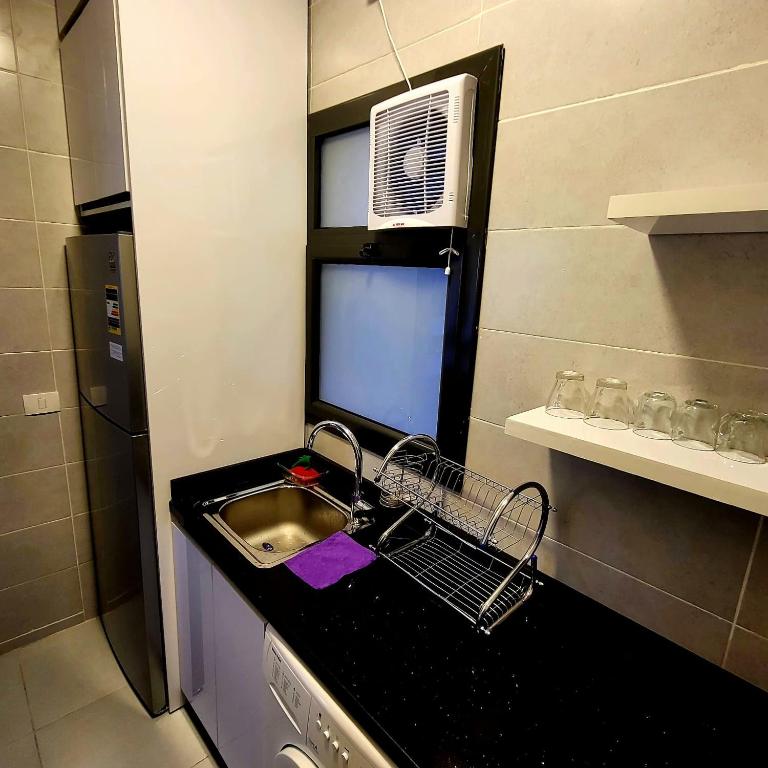 Kuchyň nebo kuchyňský kout v ubytování madinaty cozy studio at privado