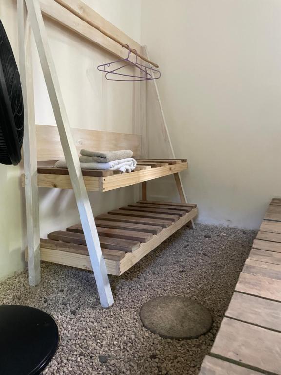 Palanda nebo palandy na pokoji v ubytování Maudie