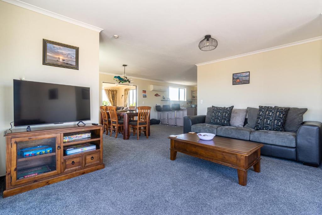 Comfortable Spacious Home, Close to Beach - Resim 5