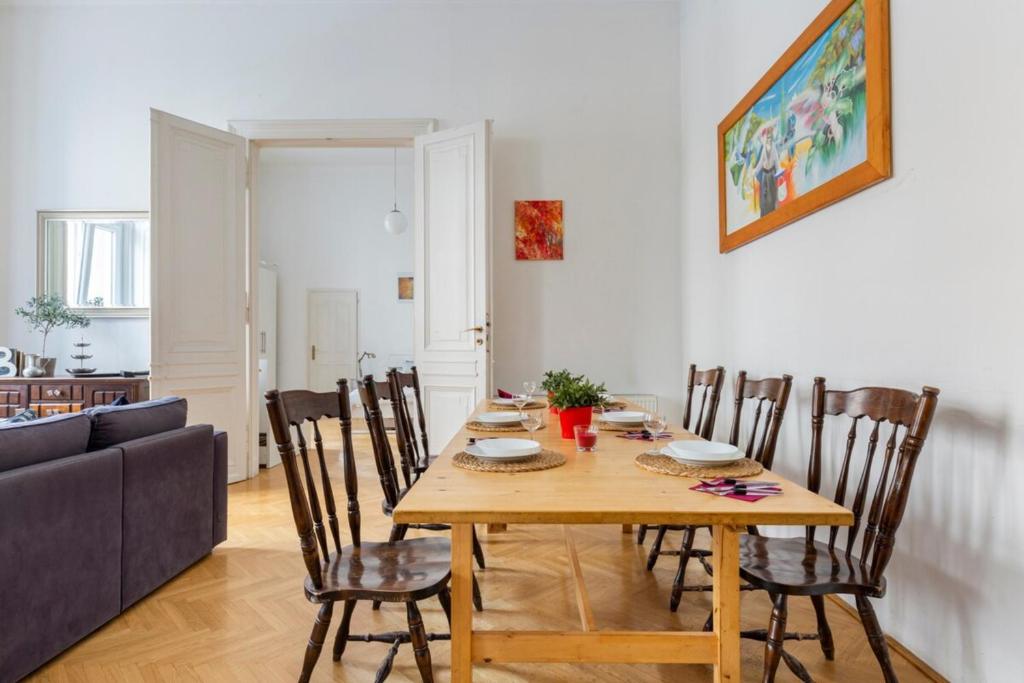 A seating area at Bourgeois Elegance in the heart of Budapest