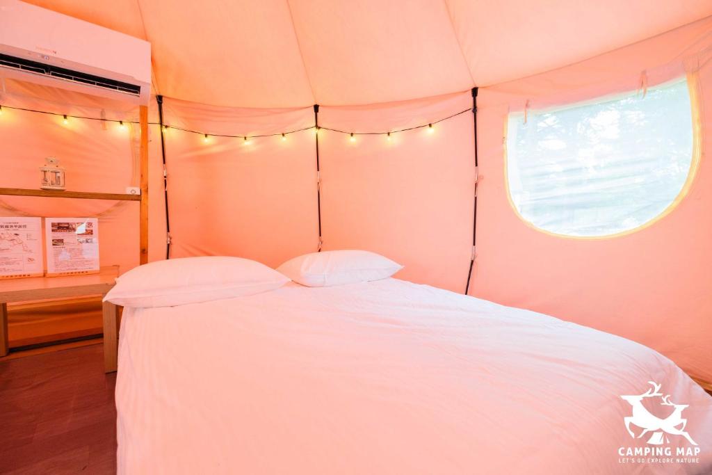 Postel nebo postele na pokoji v ubytování 99Glamping