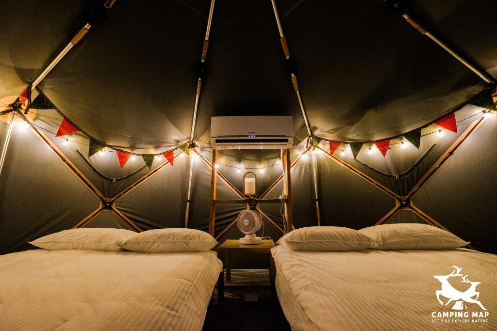 Postel nebo postele na pokoji v ubytování 99Glamping