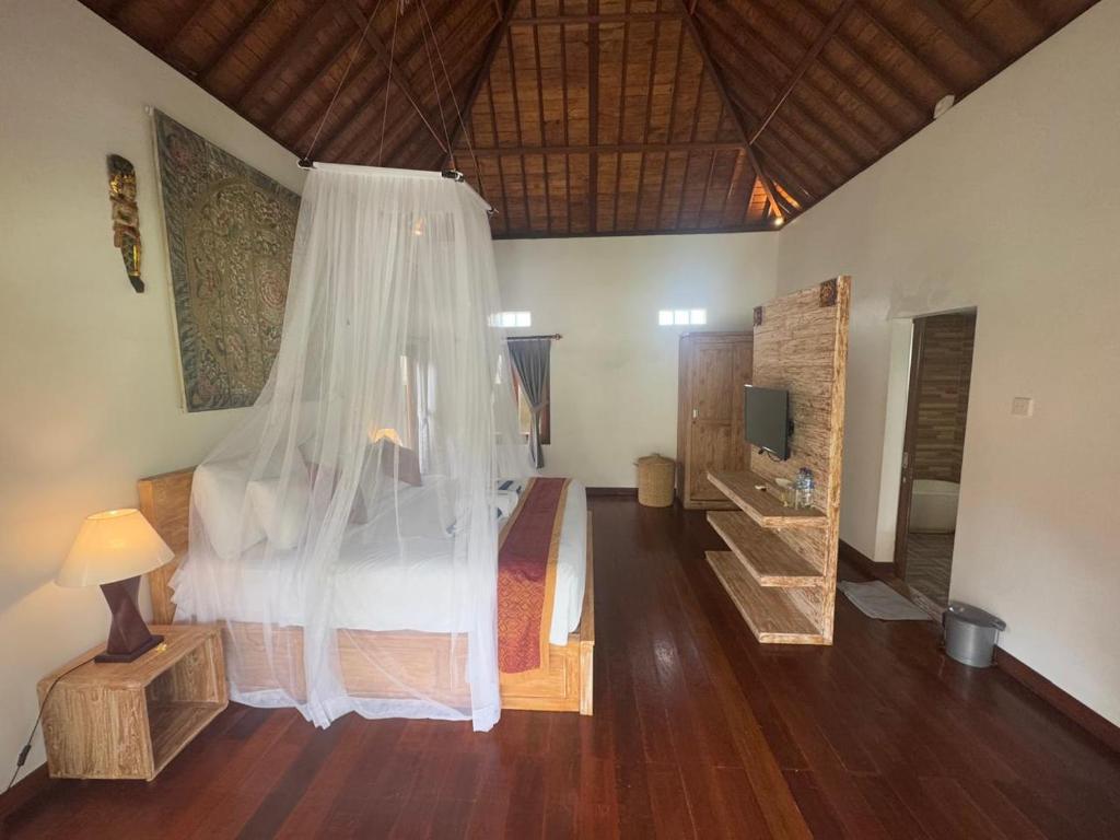 Postel nebo postele na pokoji v ubytování Sridewi Villas Ubud