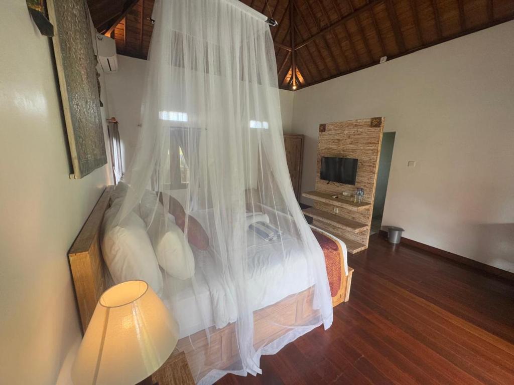 Postel nebo postele na pokoji v ubytování Sridewi Villas Ubud