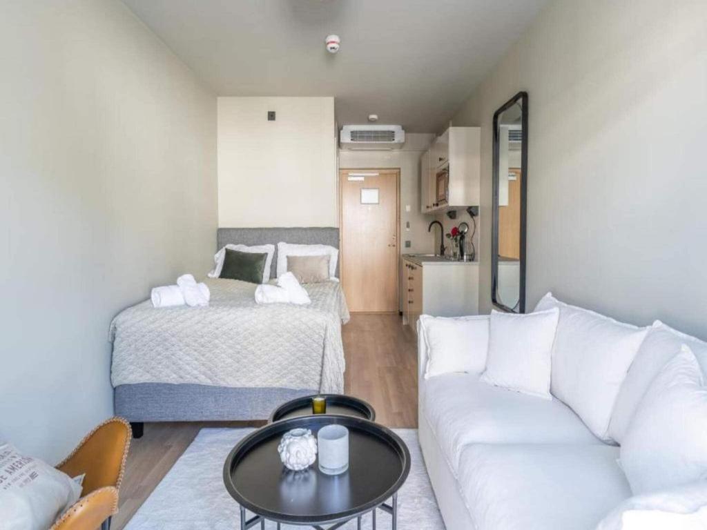 Postel nebo postele na pokoji v ubytování One Double Room in Sölvesborg