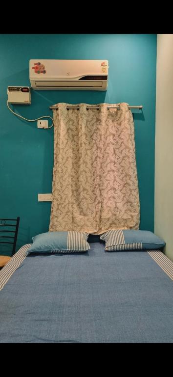 Postel nebo postele na pokoji v ubytování JS Residency