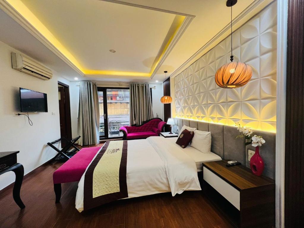 Postel nebo postele na pokoji v ubytování Art Hotel Ha Noi